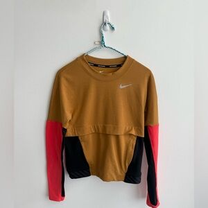 NIKE Running Dri Fit top 
2 zipper pockets - XS